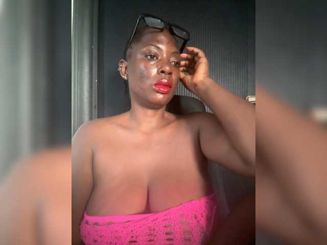 CharmingAura2 live cam on BongaCams