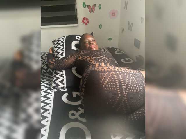 CharmingAura2 live webcam show