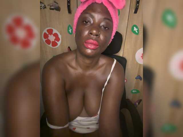CharmingAura2 live cam on BongaCams