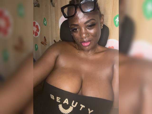 CharmingAura2 live cam preview