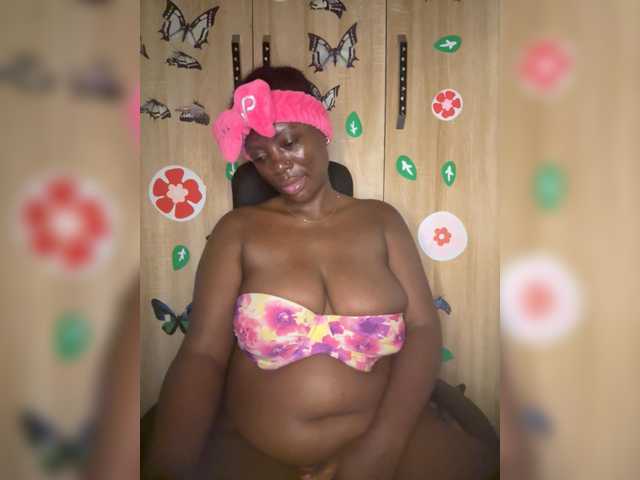 CharmingAura2 live webcam show