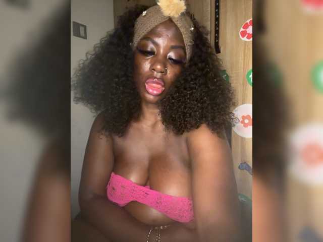 CharmingAura2 live cam on BongaCams