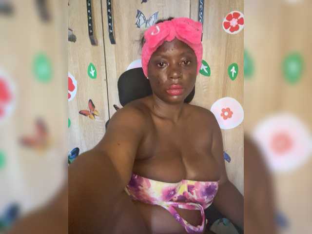 CharmingAura2 live webcam show