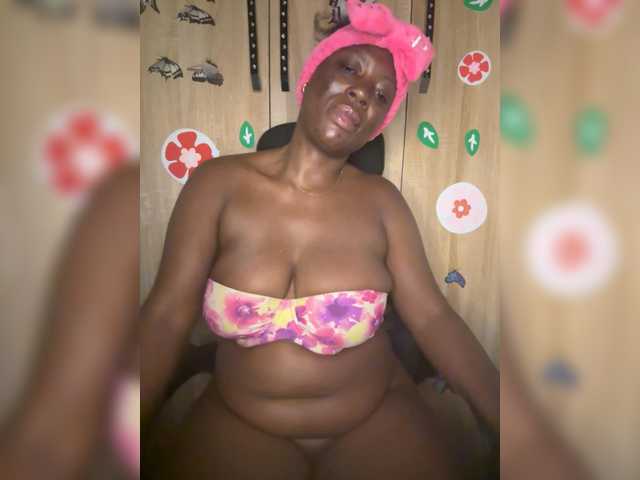CharmingAura2 live webcam show