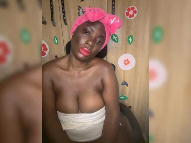 CharmingAura2 live cam on BongaCams