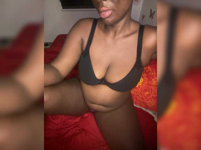CharmingAura2 live cam on BongaCams