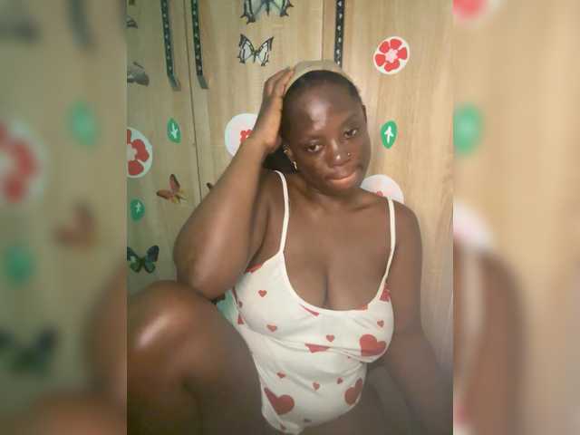 CharmingAura2 live cam on BongaCams