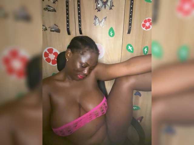 CharmingAura2 live cam on BongaCams
