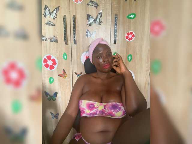 CharmingAura2 Live Cam on BongaCams