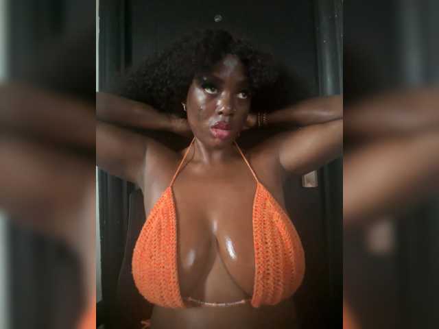 CharmingAura2 live cam preview