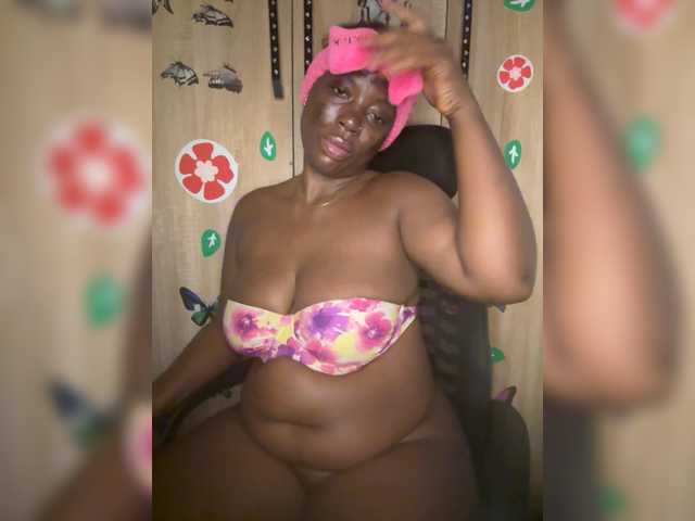 CharmingAura2 live cam on BongaCams