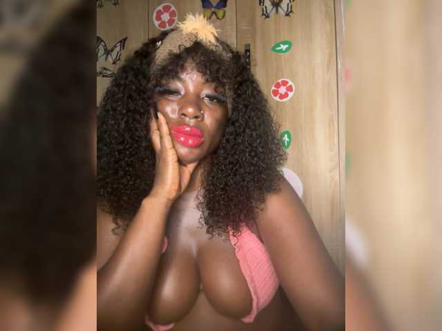 CharmingAura2 live cam preview