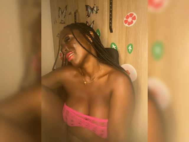CharmingAura2 live cam on BongaCams