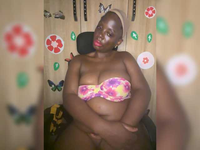 CharmingAura2 live webcam show
