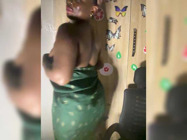 CharmingAura2 live cam on BongaCams