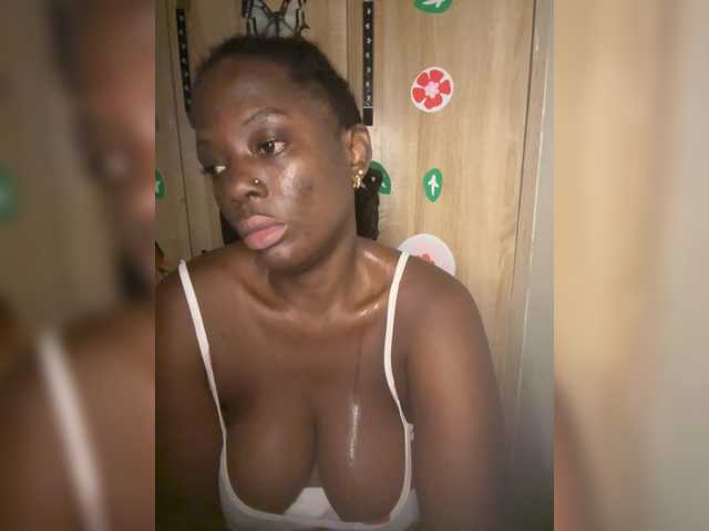 CharmingAura2 live cam on BongaCams
