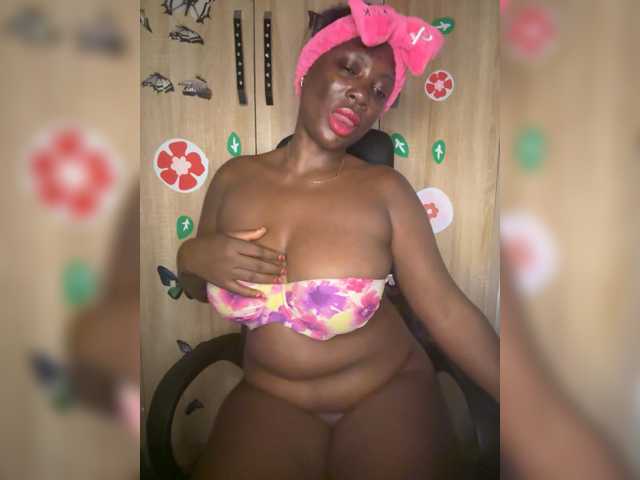 CharmingAura2 live cam on BongaCams