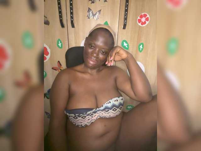 CharmingAura2 live cam on BongaCams