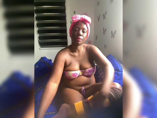 CharmingAura2 live cam on BongaCams