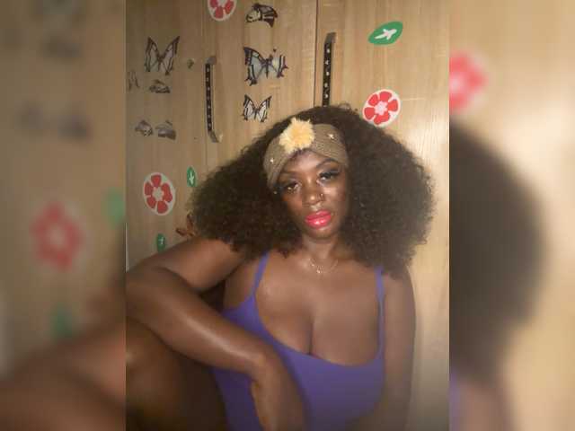 CharmingAura2 live cam on BongaCams