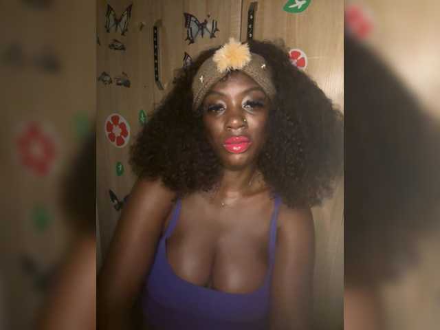 CharmingAura2 live cam on BongaCams