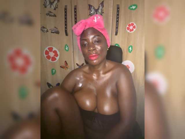 CharmingAura2 live cam on BongaCams