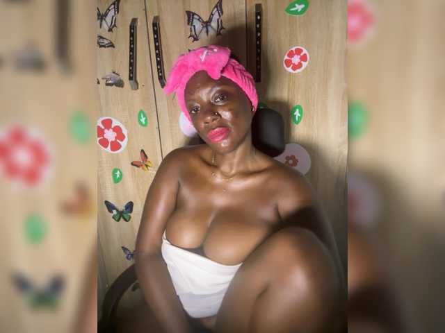 CharmingAura2 Cam en direct sur BongaCams