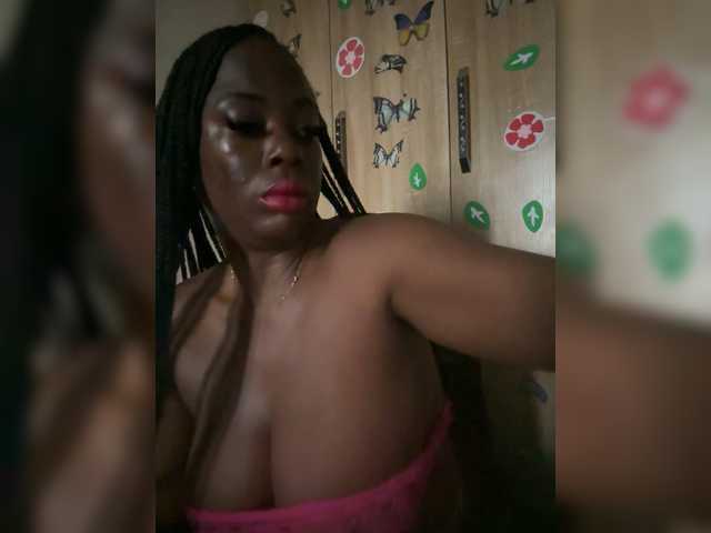 CharmingAura2 live cam on BongaCams