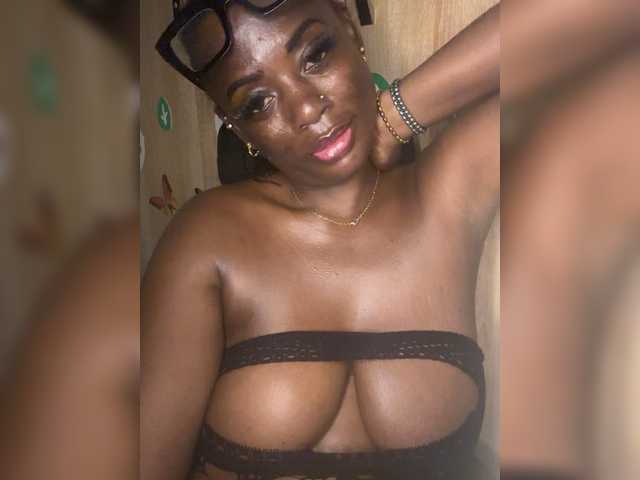 CharmingAura2 live cam on BongaCams