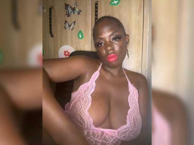 CharmingAura2 live cam on BongaCams