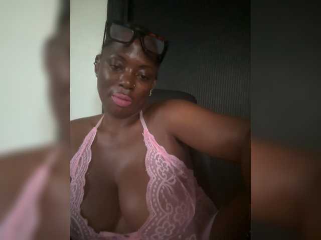 CharmingAura2 live cam on BongaCams