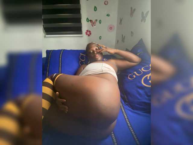 CharmingAura2 live cam on BongaCams