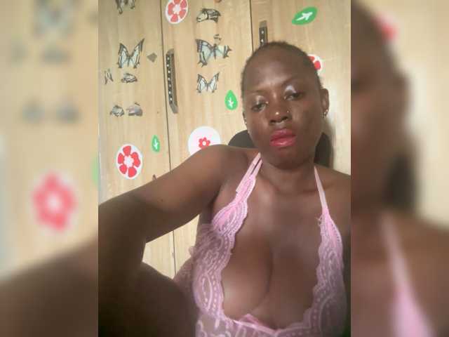 Charmingaura2 live cam