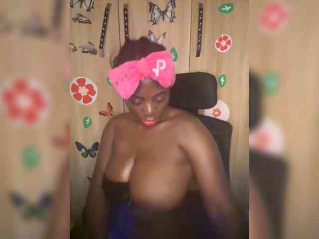 CharmingAura2 Live Webcam on BongaCams