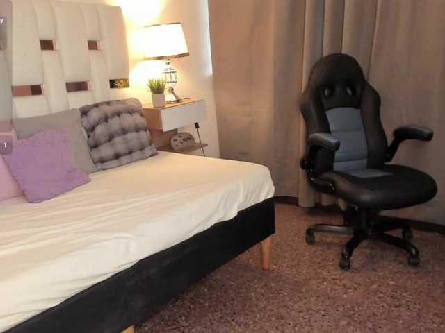 Estrellacastillo live cam on BongaCams
