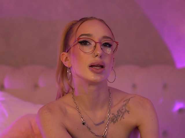 EmmaNaughtiness, en vivo ahora en BongaCams