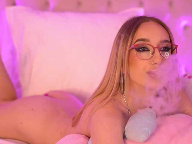 Sex chat gratuit in direct cu EmmaNaughtiness pe BongaCams