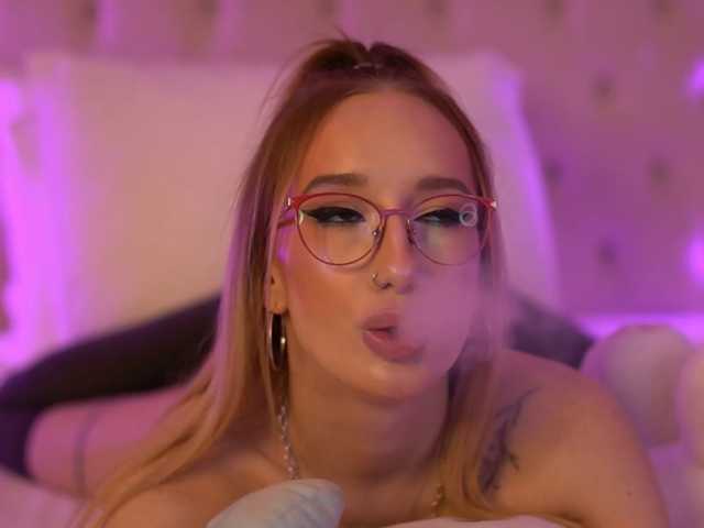 EmmaNaughtiness live cam on BongaCams
