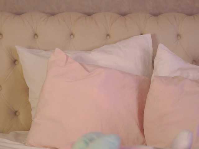 EmmaNaughtiness live cam on BongaCams