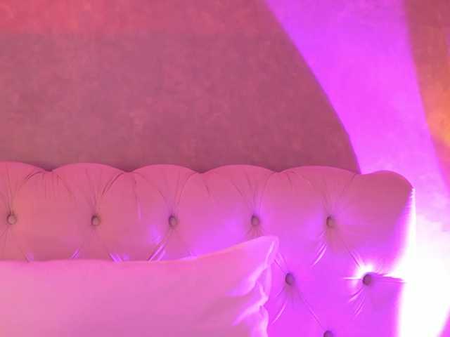 EmmaNaughtiness live cam on BongaCams