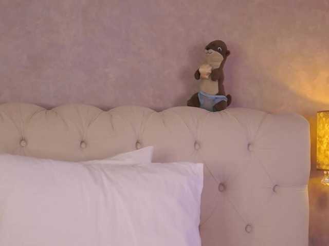EmmaNaughtiness live cam on BongaCams