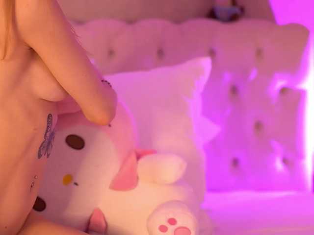 EmmaNaughty — live female cam