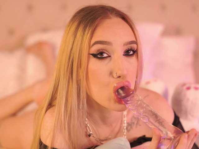 Sex chat gratuit in direct cu EmmaNaughtiness pe BongaCams