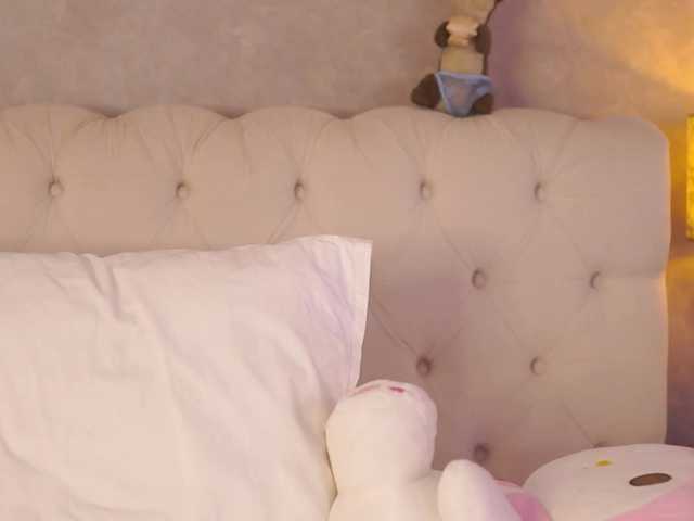 EmmaNaughtiness live cam on BongaCams