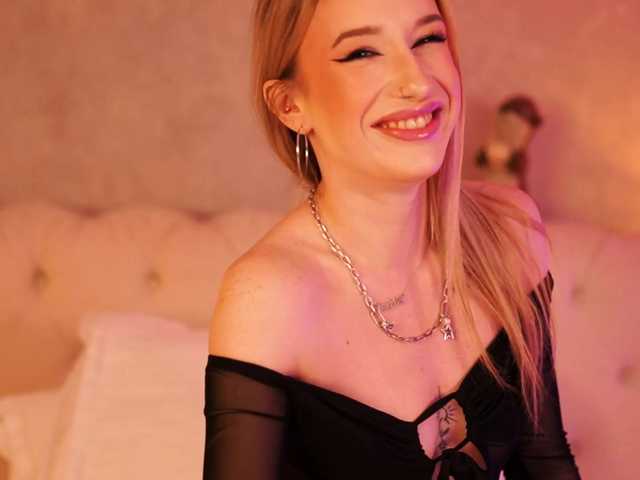 Sex chat gratuit in direct cu EmmaNaughtiness pe BongaCams