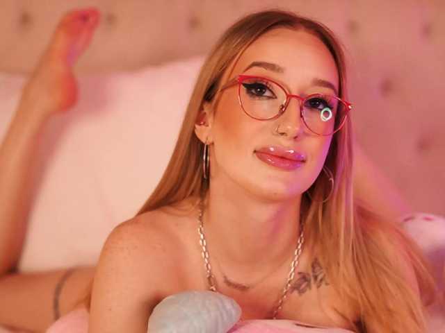 EmmaNaughtiness live cam on BongaCams