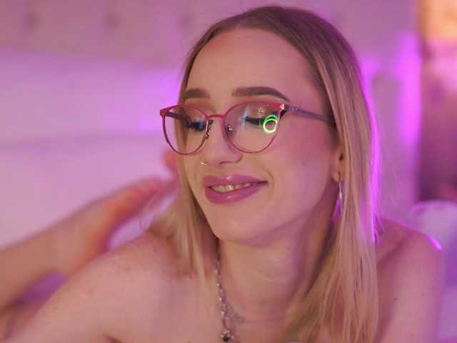 EmmaNaughtiness live cam on BongaCams