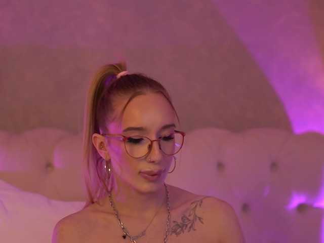 EmmaNaughtiness, en vivo ahora en BongaCams