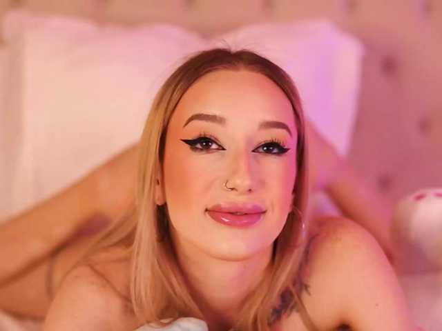 Sex chat gratuit in direct cu EmmaNaughtiness pe BongaCams