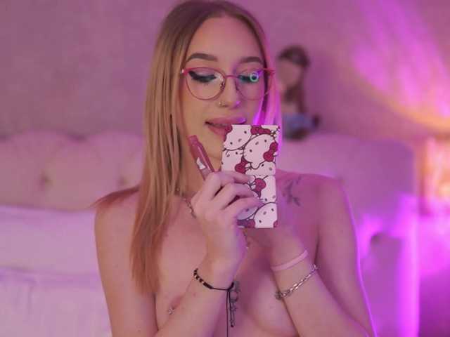 EmmaNaughtiness live cam on BongaCams